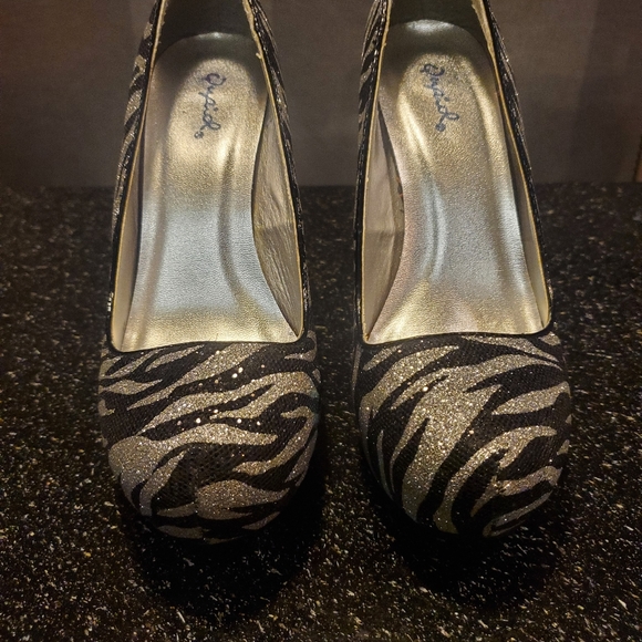 GORGEOUS QUPID ZEBRA PRINT PLATFORM HEELS - Picture 2 of 2